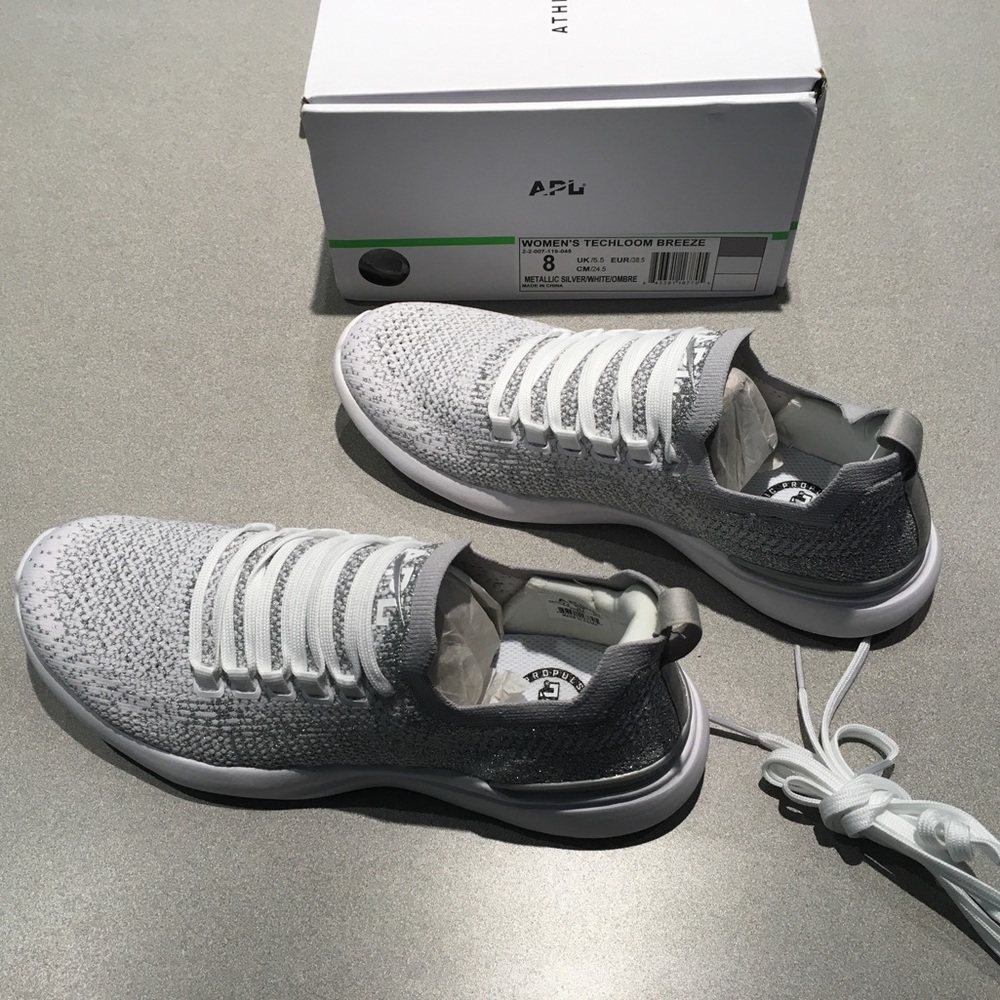APL TechLoom Breeze Sneaker Metallic Silver NIB - Picture 3 of 4